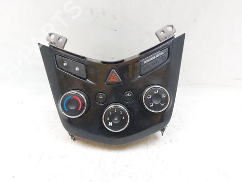 AC Styreenhet / Manøvreringsenhet CHEVROLET AVEO Hatchback (T300) 1.2 (86 hp) 26901231