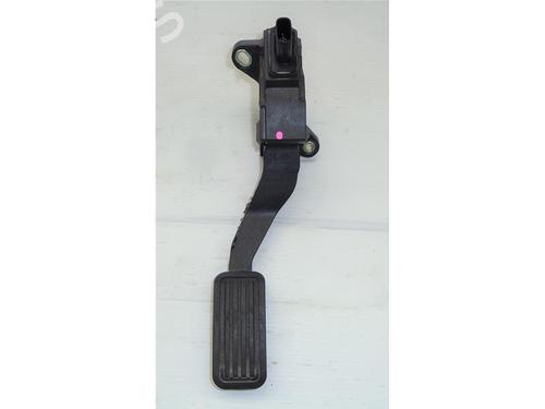 Used Pedal TOYOTA YARIS (_P9_) 1.3 VVT-i (SCP90_, SCP90R) (87 hp) 15139275