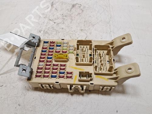 Used Fuse box Fuse box 38106694 38106694