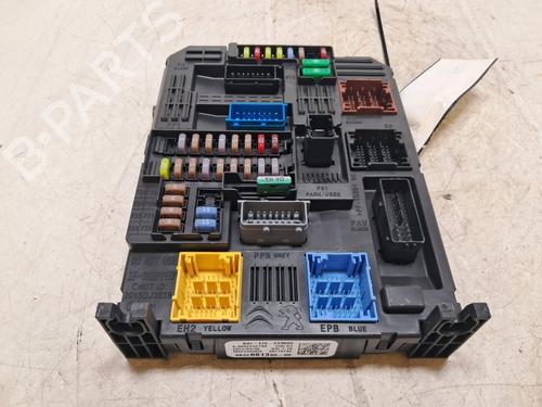 Used Fuse box Fuse box 37259880 37259880