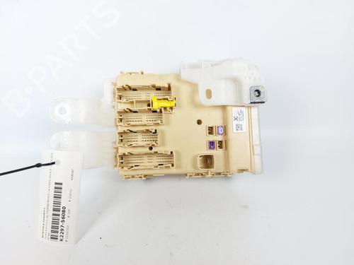 Used Fuse box Fuse box TOYOTA AURIS Estate (_E18_) 1.8 Hybrid (ZWE186_, ZWE186R, ZWE186H) (136 hp) 15160531 15160531