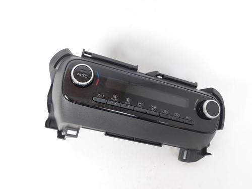 Used Climate control TOYOTA YARIS (_P21_, _PA1_, _PH1_) 1.5 Hybrid (MXPH10, MXPH11) (116 hp) 17205098