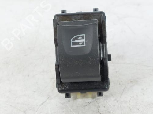 Used Right front window switch Right front window switch DACIA DUSTER (HM_) 1.5 dCi 115 4x4 (HMAD) (116 hp) 15171147 15171147