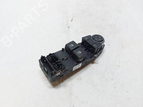 Used Left front window switch Left front window switch RENAULT CLIO V (B7_) 1.0 LPG (B7MT) (91 hp) 33926519 33926519