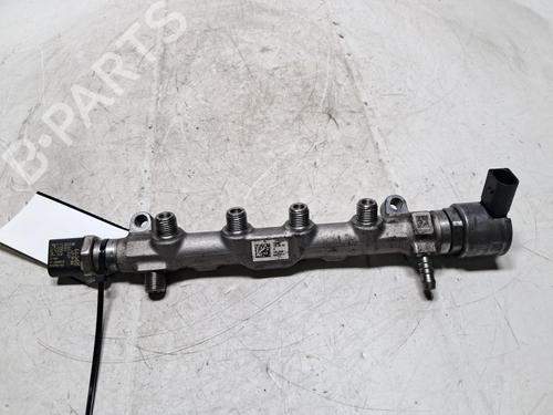Used Injection rail Injection rail 33311925 33311925