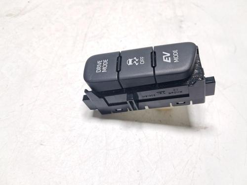 climate-control-toyota-yaris-_p21_-_pa1_-_ph1_-2020-31036560 main image