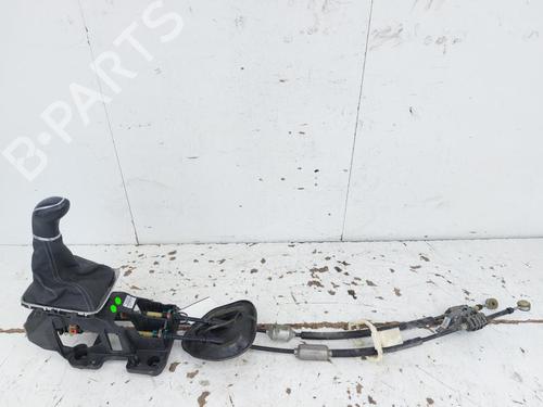 Used Shift knob OPEL CORSA F (P2JO) 1.2 (68) (75 hp) 18039418