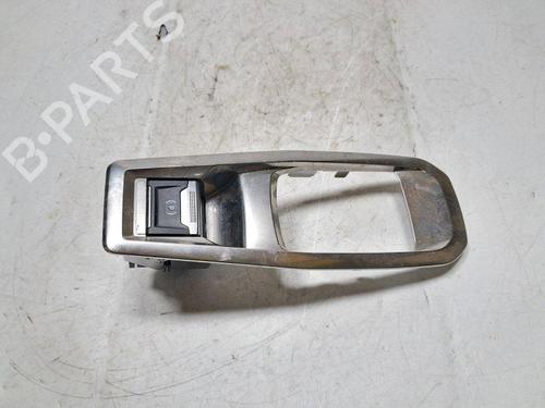 Frein à main Frein à main PEUGEOT 3008 II SUV (MC_, MR_, MJ_, M4_) 1.5 BlueHDi 130 (131 hp) 33752247 33752247