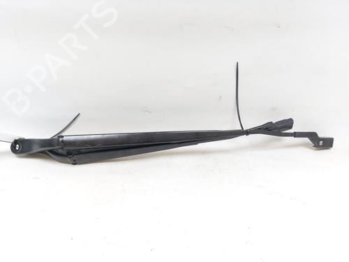 Used Front windshield wiper arm OPEL CORSA F (P2JO) 1.2 (68) (75 hp) 28374441