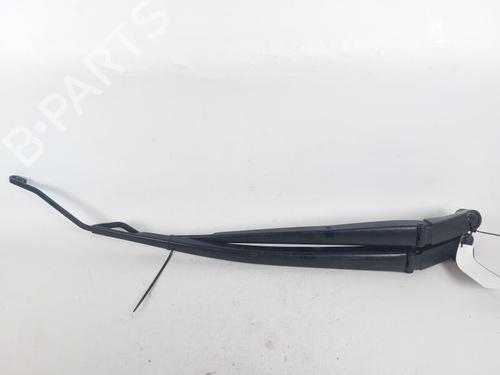 Used Front windshield wiper arm TOYOTA YARIS (_P21_, _PA1_, _PH1_) 1.5 Hybrid (MXPH10, MXPH11) (116 hp) 22188013
