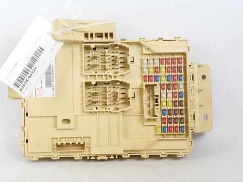 Used Fuse box Fuse box 15166508 15166508