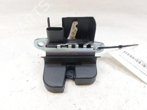 Used Tailgate lock VW POLO VI (AW1, BZ1, AE1) 1.0 TSI (95 hp) 28618520