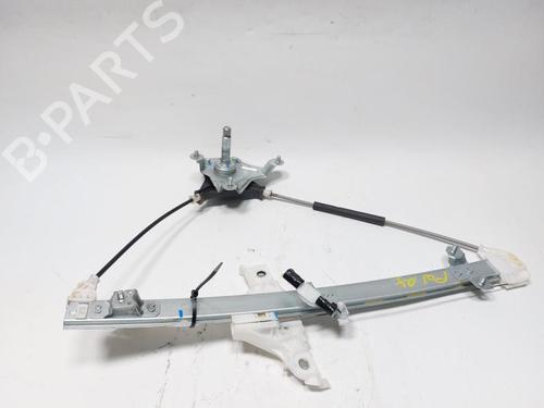 Rudehejsemekanisme Højre bagtil TOYOTA YARIS (_P21_, _PA1_, _PH1_) 1.5 Hybrid (MXPH10, MXPH11) (116 hp) 31036571