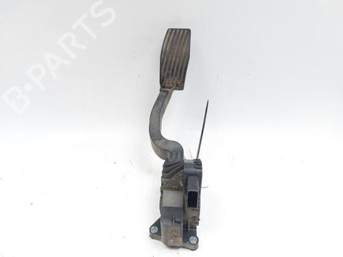 pedal-fiat-500l-351_-352_-2012-24540392 main image