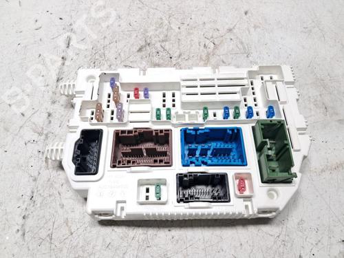 Used Fuse box Fuse box 33192982 33192982