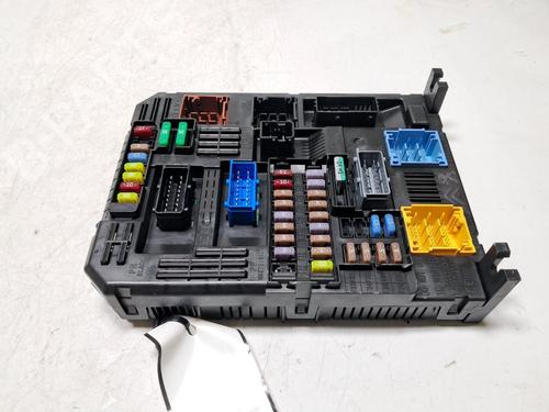 Used Fuse box PEUGEOT 208 II (UB_, UP_, UW_, UJ_) 1.2 Hybrid 136 (UPHPYK) (136 hp) 31011083