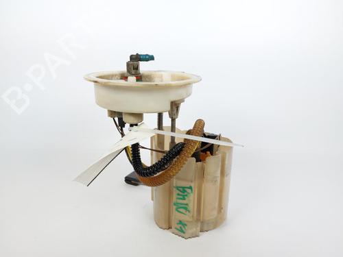 Used Fuel pump BMW X1 (F48) sDrive 18 d (150 hp) 15892095