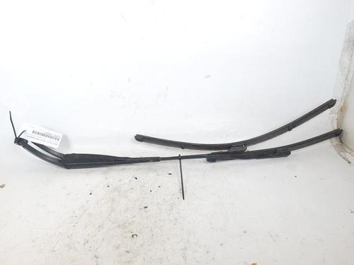 Used Front windshield wiper arm RENAULT EXPRESS Box Body/MPV 1.3 TCe 100 (F6MA) (102 hp) 18826182