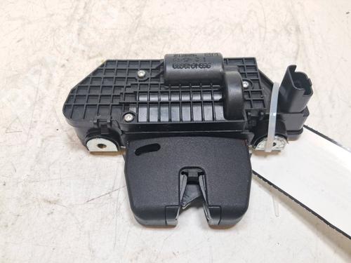 tailgate-lock-ds-ds-3-ds-3-crossback-ur_-uc_-uj_-2018-36694303 main image
