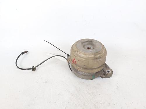 Used Engine mount Engine mount MERCEDES-BENZ C-CLASS (W204) C 220 CDI 4-matic (204.084) (170 hp) 15158063 15158063