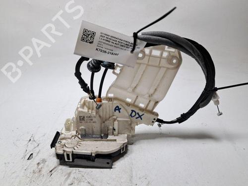 front-right-lock-jeep-renegade-suv-bu-b1-bv-2014-34052435 main image