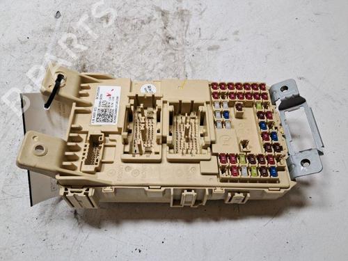 Used Fuse box Fuse box 33687611 33687611