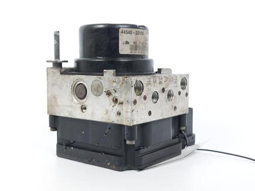 Used ABS pump TOYOTA YARIS (_P13_) 1.0 (KSP130_, KSP130) (69 hp) 17204464