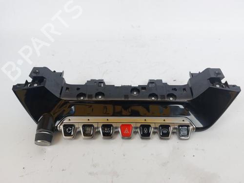 Used Climate control PEUGEOT 2008 II (UD_, US_, UY_, UJ_, UR_, UC_) 1.2 PureTech 130 (USHNS, URHNS) (130 hp) 17539945