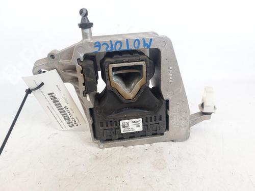Used Engine mount BMW X1 (F48) xDrive 25 e Plug-in-Hybrid (220 hp) 20102607