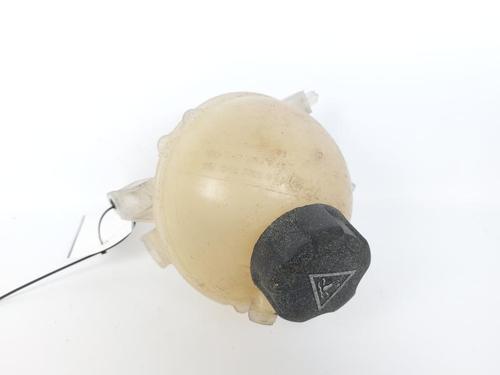 Used Expansion tank PEUGEOT 5008 (0U_, 0E_) 1.6 HDi (110 hp) 15165940
