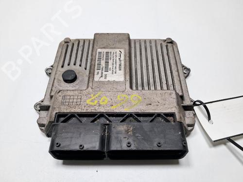 Used Engine control unit (ECU) Engine control unit (ECU) LANCIA YPSILON (843_) 1.3 D Multijet (843.AXF11, 843.AXF1A, 843.AXM11,... (75 hp) 33196424 33196424