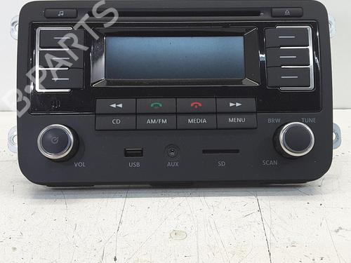 Used Radio VW POLO V (6R1, 6C1) 1.2 TSI (90 hp) 18600015