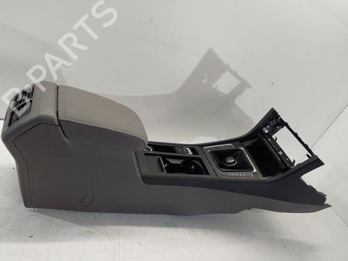 Used Armrest / Center console VW GOLF VII (5G1, BQ1, BE1, BE2) 1.4 TSI (140 hp) 18463302