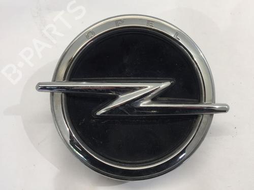 Used Tailgate handle OPEL CORSA F (P2JO) 1.2 (68) (75 hp) 16102394