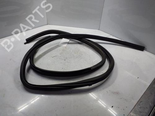 Used Rubber door seal VW TRANSPORTER T4 Bus (70B, 70C, 7DB, 7DK, 70J, 70K, 7DC, 7DJ) 2.5 TDI (102 hp) 29902419