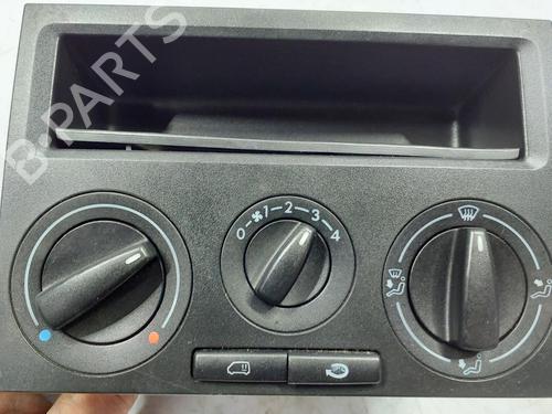 AC-Styringsenhed/Manøvreenhed VW TRANSPORTER T4 Bus (70B, 70C, 7DB, 7DK, 70J, 70K, 7DC, 7DJ) 2.5 TDI (102 hp) 29930197