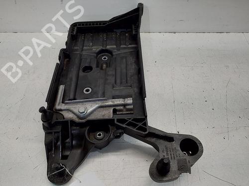 Used Support VW GOLF VII (5G1, BQ1, BE1, BE2) 1.2 TSI (110 hp) 16102276