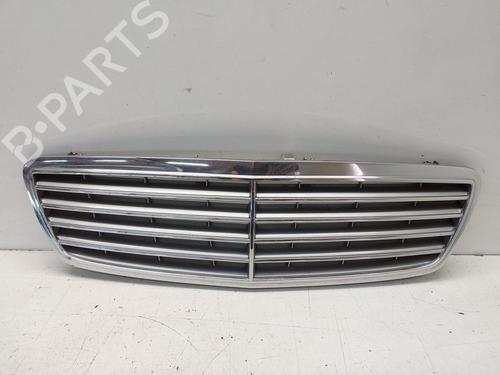 Griglia anteriore Griglia anteriore MERCEDES-BENZ C-CLASS (W203) C 180 Kompressor (203.046) (143 hp) 35944429 35944429