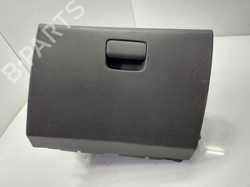 Used Glove box MERCEDES-BENZ GLA-CLASS (X156) GLA 180 (156.942) (122 hp) 18463582