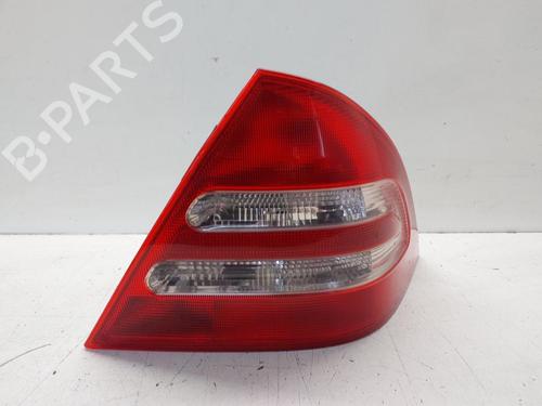 Fanale posteriore destro Fanale posteriore destro MERCEDES-BENZ C-CLASS (W203) C 180 Kompressor (203.046) (143 hp) 35944428 35944428