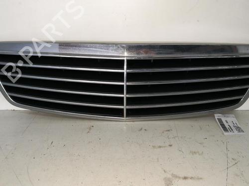 Used Grille MERCEDES-BENZ S-CLASS (W220, V220) S 320 CDI (220.026, 220.126) (197 hp) 15365135