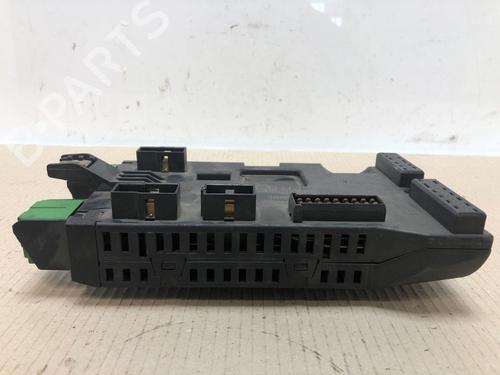 Used Fuse box Fuse box 15334424 15334424