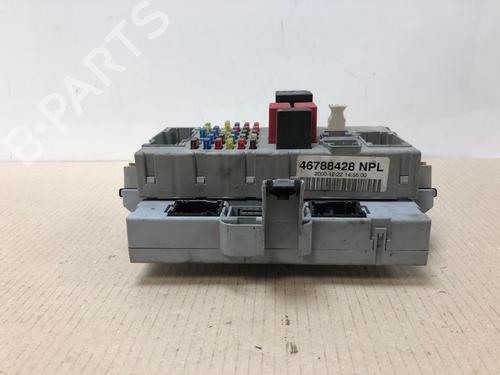 Used Fuse box Fuse box 15301786 15301786