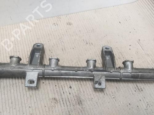 Used Injection rail Injection rail 15531940 15531940