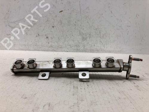 Used Injection rail Injection rail 37210653 37210653