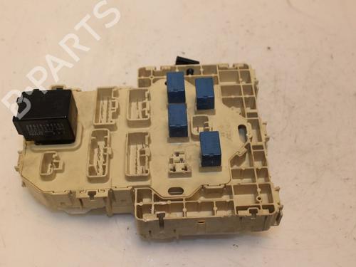 Used Fuse box Fuse box 15330003 15330003