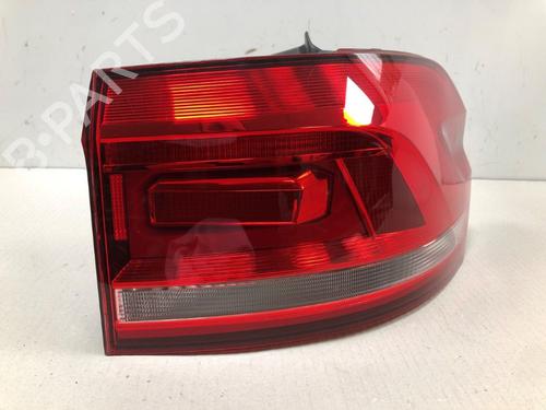 right-taillight-vw-touran-5t1-2015-37210162 main image