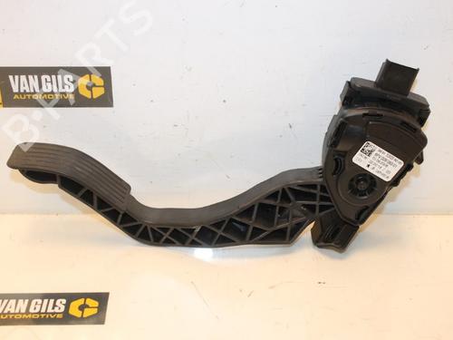 Used Pedal PEUGEOT 308 I (4A_, 4C_) 1.6 HDi (90 hp) 15313597