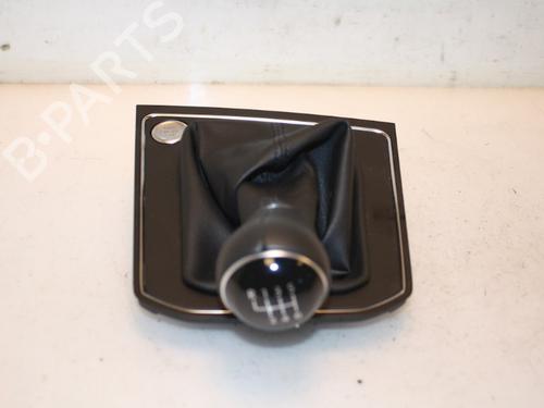 Used Shift knob VW TOURAN (5T1) 1.6 TDI (115 hp) 15332466