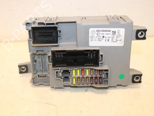 Used Fuse box Fuse box 15316566 15316566